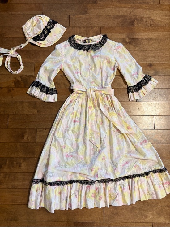 Vintage Dresses & Skirts - Floral Lace-Trim Cotton Dress with Matching Bonnet - White, Pink & Yellow